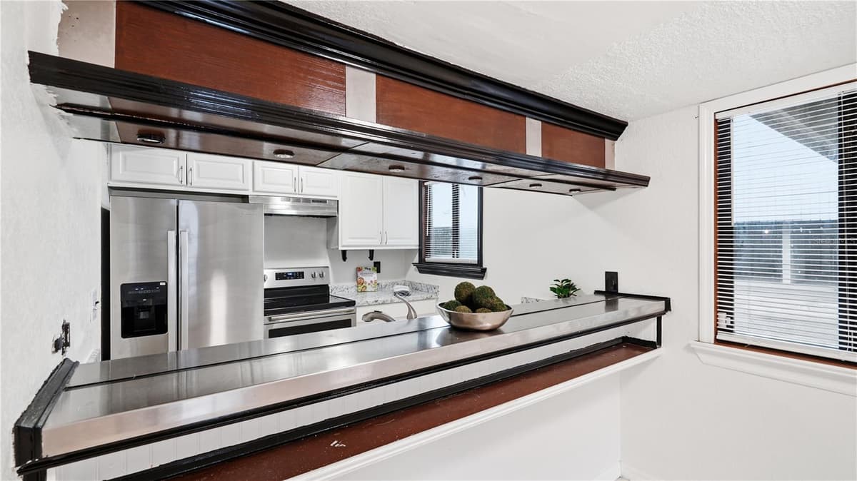 1412 OAK PLACE — photo 4 of 29