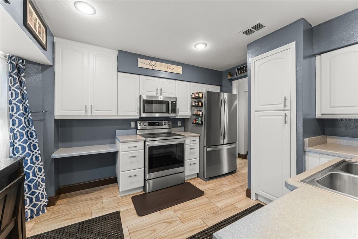 961 MILLENBECK AVENUE — photo 12 of 36