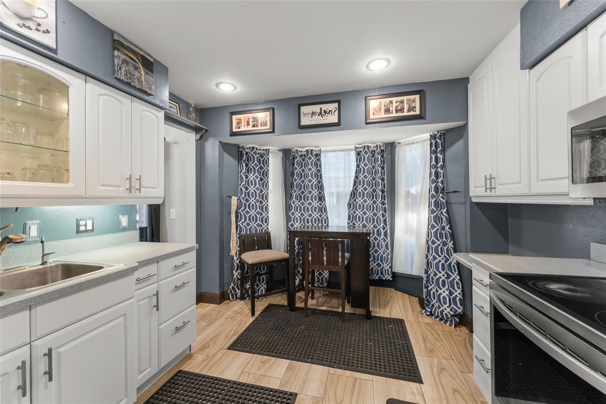 961 MILLENBECK AVENUE — photo 10 of 36