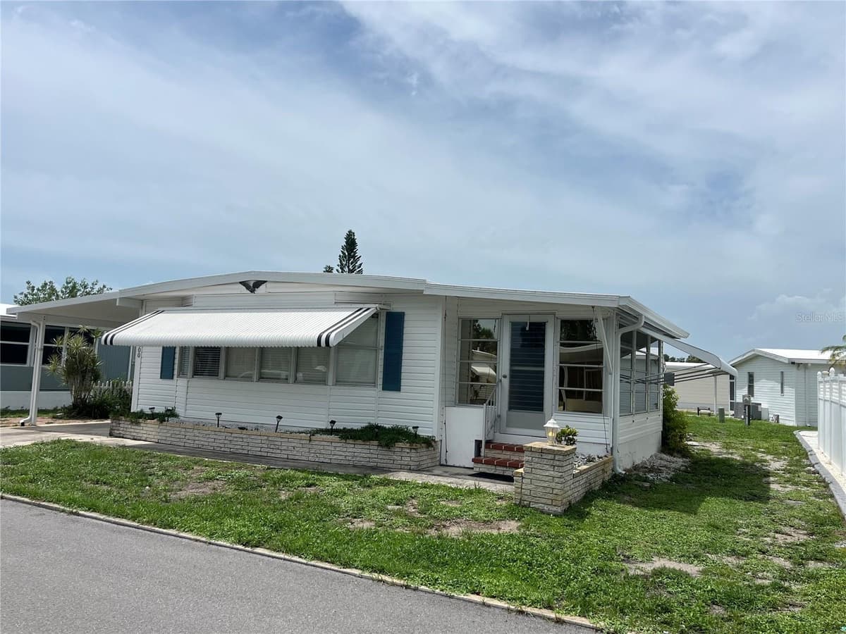 900 JOLANDA CIRCLE — photo 3 of 46