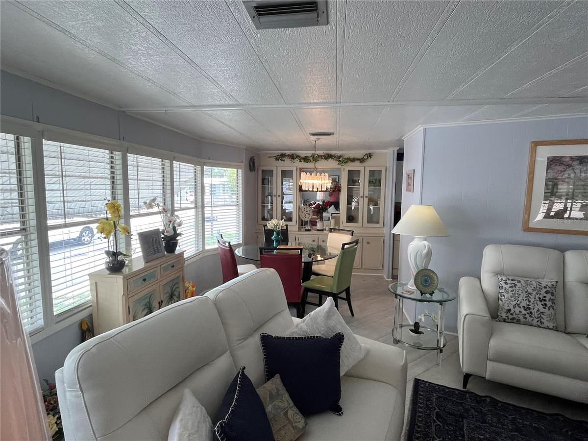 900 JOLANDA CIRCLE — photo 11 of 46