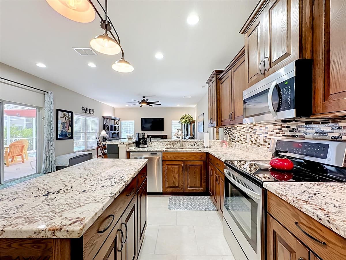 6161 BOBBY JONES COURT — photo 14 of 54
