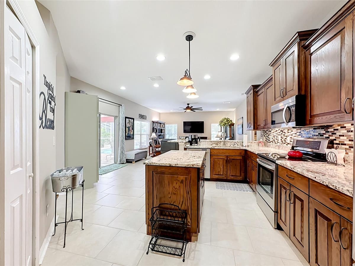 6161 BOBBY JONES COURT — photo 12 of 54