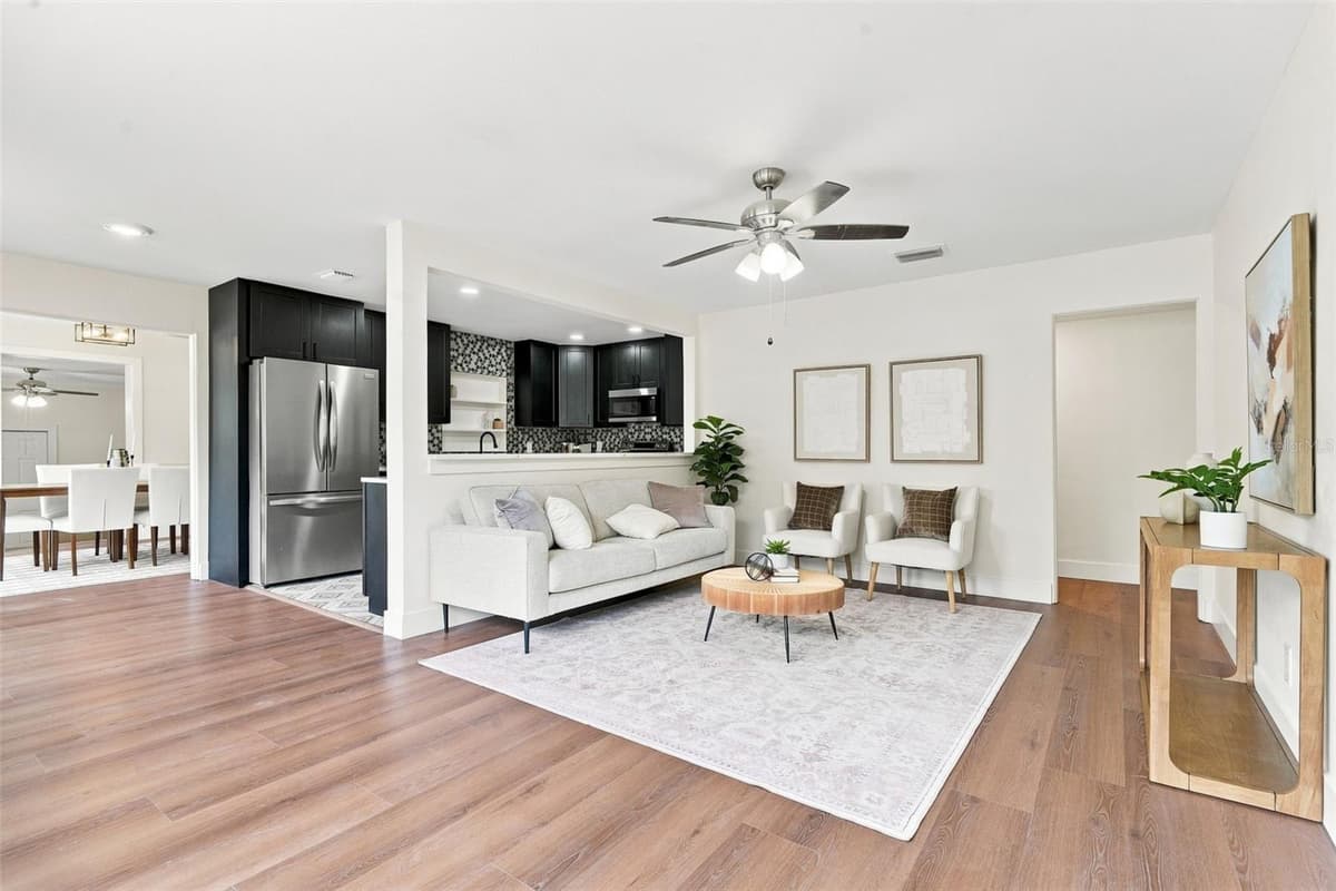 2506 DELANEY AVENUE — photo 4 of 41