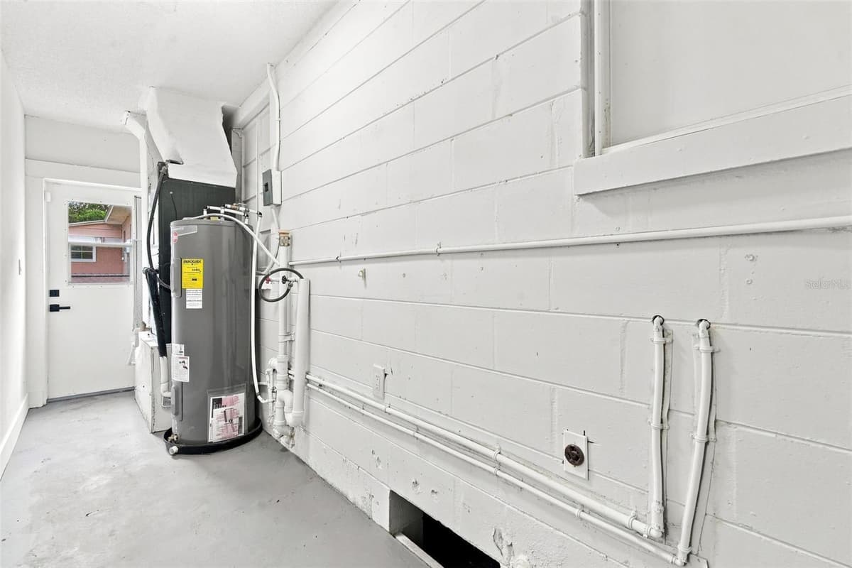 2506 DELANEY AVENUE — photo 33 of 41