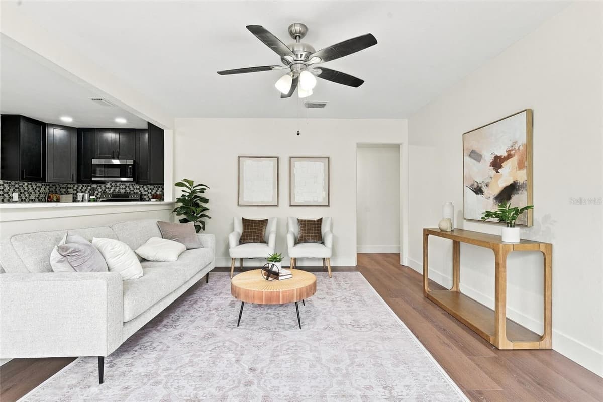 2506 DELANEY AVENUE — photo 3 of 41
