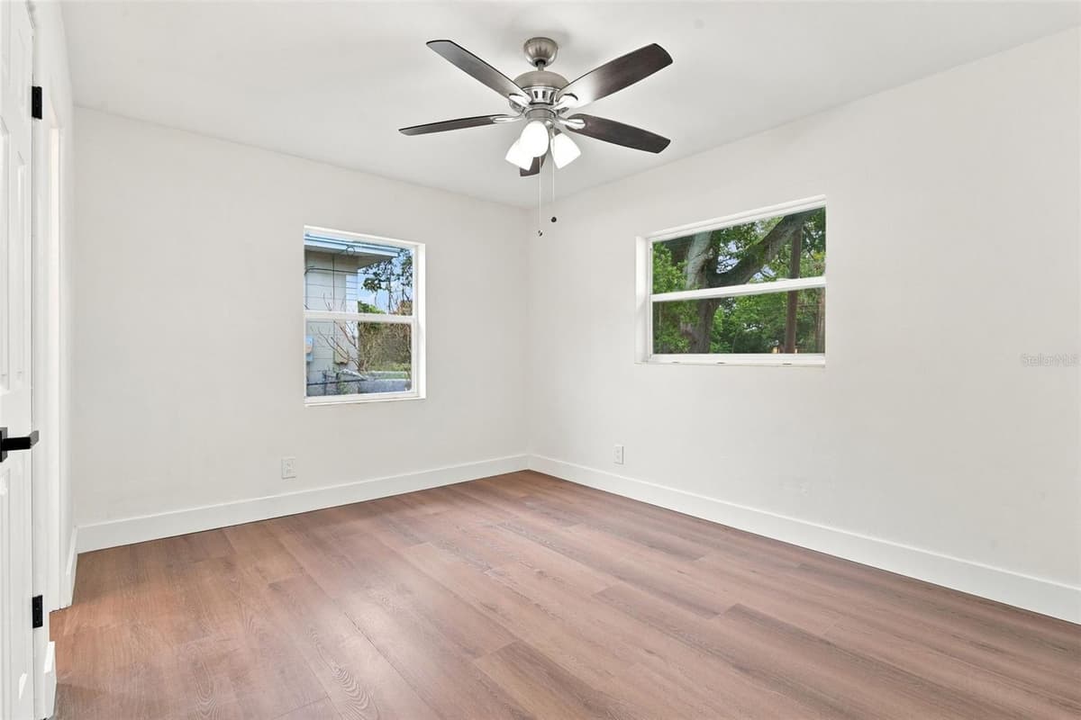 2506 DELANEY AVENUE — photo 24 of 41