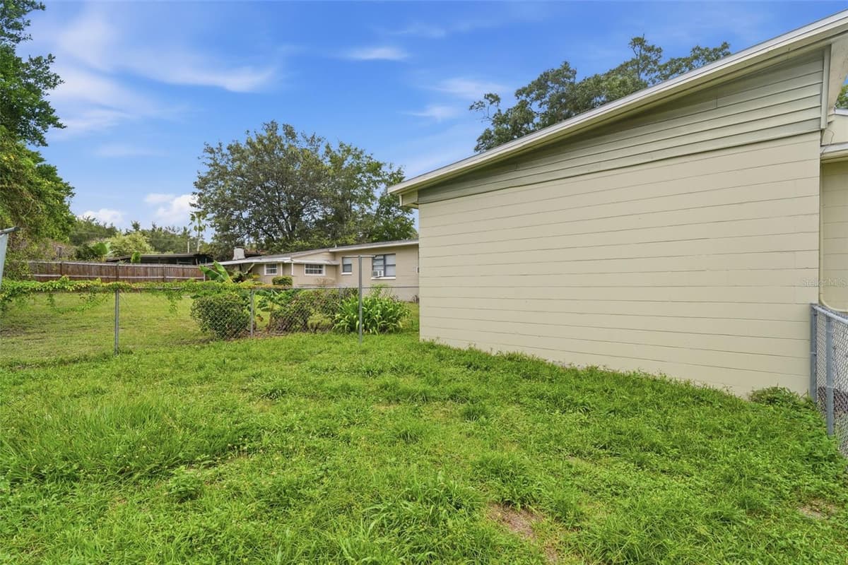 2506 DELANEY AVENUE — photo 36 of 41