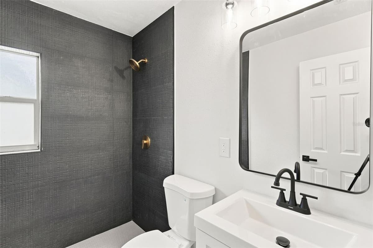 2506 DELANEY AVENUE — photo 19 of 41
