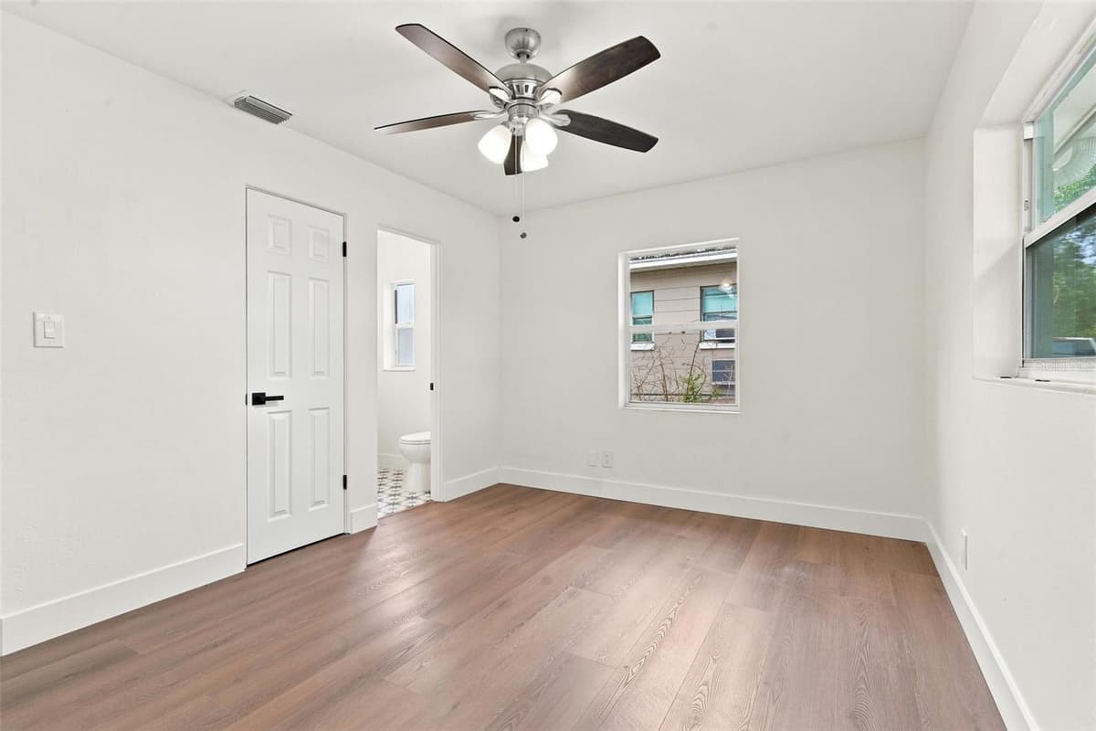 2506 DELANEY AVENUE — photo 25 of 41
