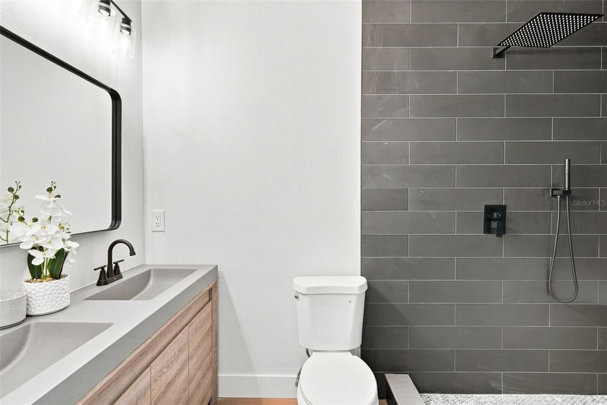 2506 DELANEY AVENUE — photo 17 of 41