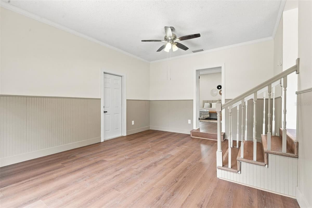 2506 DELANEY AVENUE — photo 5 of 41
