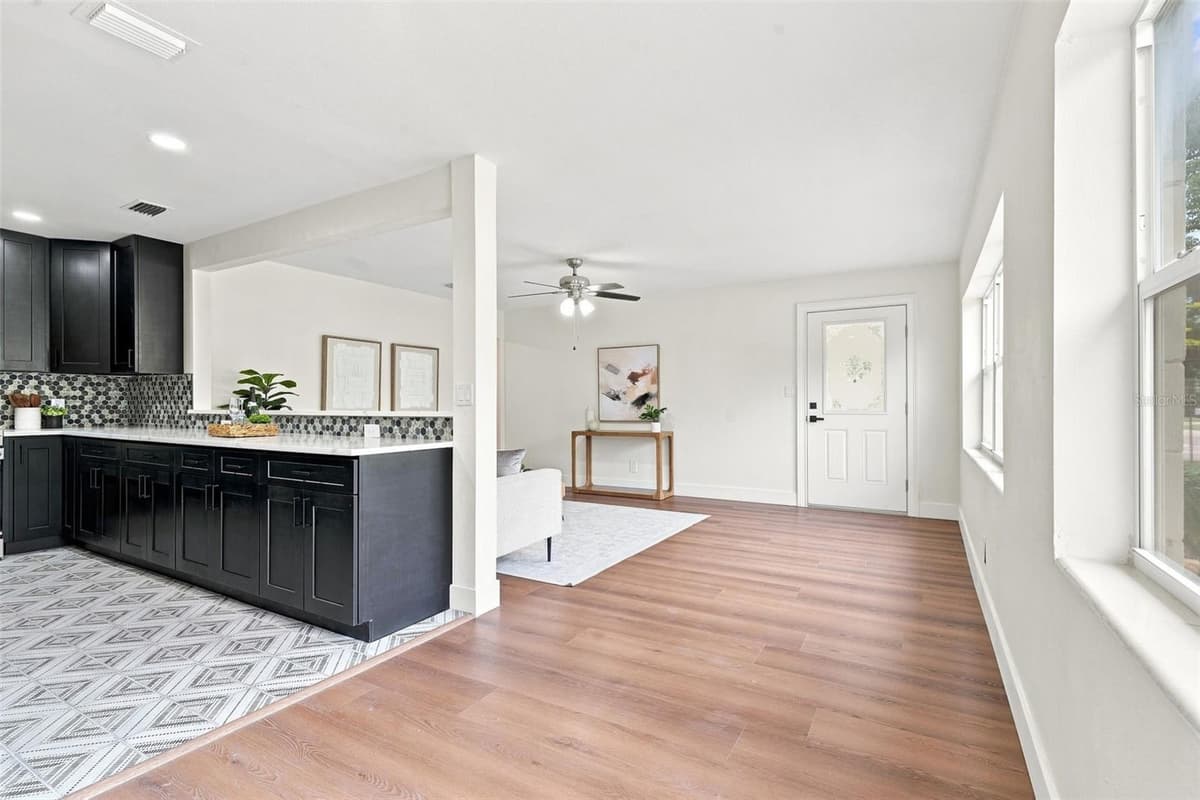 2506 DELANEY AVENUE — photo 10 of 41