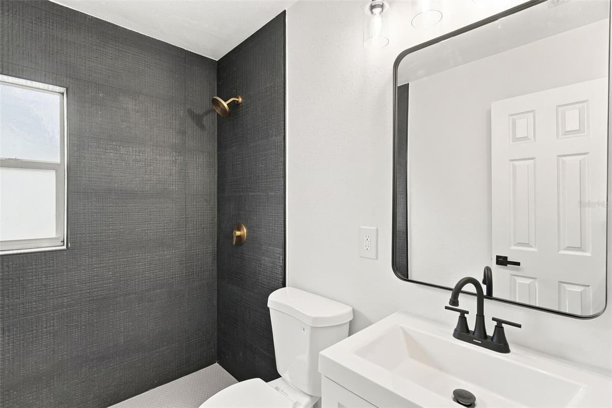 2506 DELANEY AVENUE — photo 18 of 41