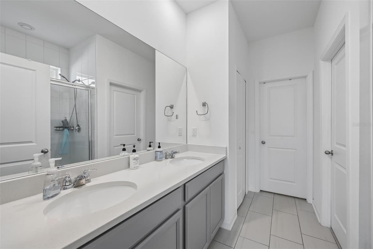 5518 LOS ROBLES COURT — photo 15 of 36