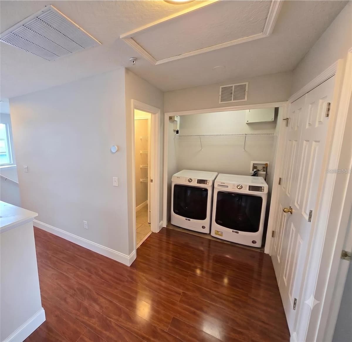 10158 RIDGEBLOOM AVENUE — photo 7 of 14