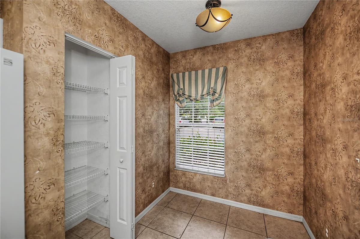 19355 WATER OAK DRIVE — photo 33 of 92