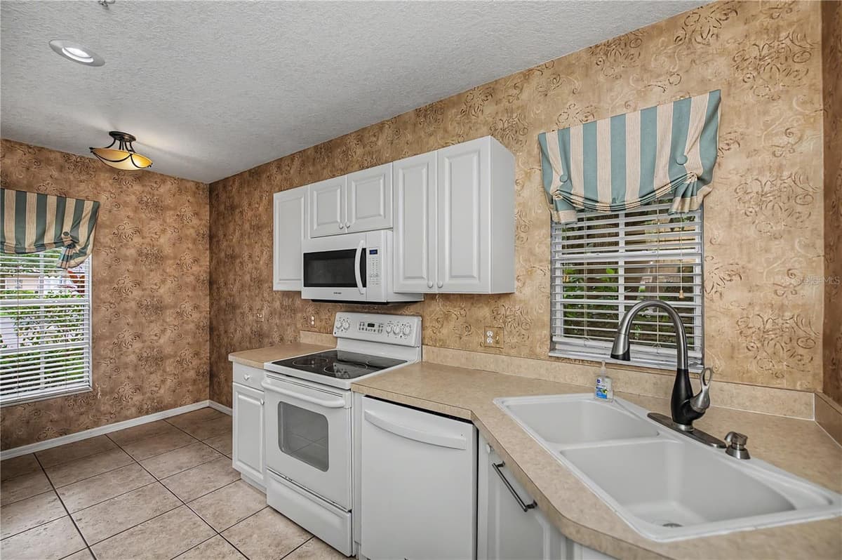 19355 WATER OAK DRIVE — photo 31 of 92