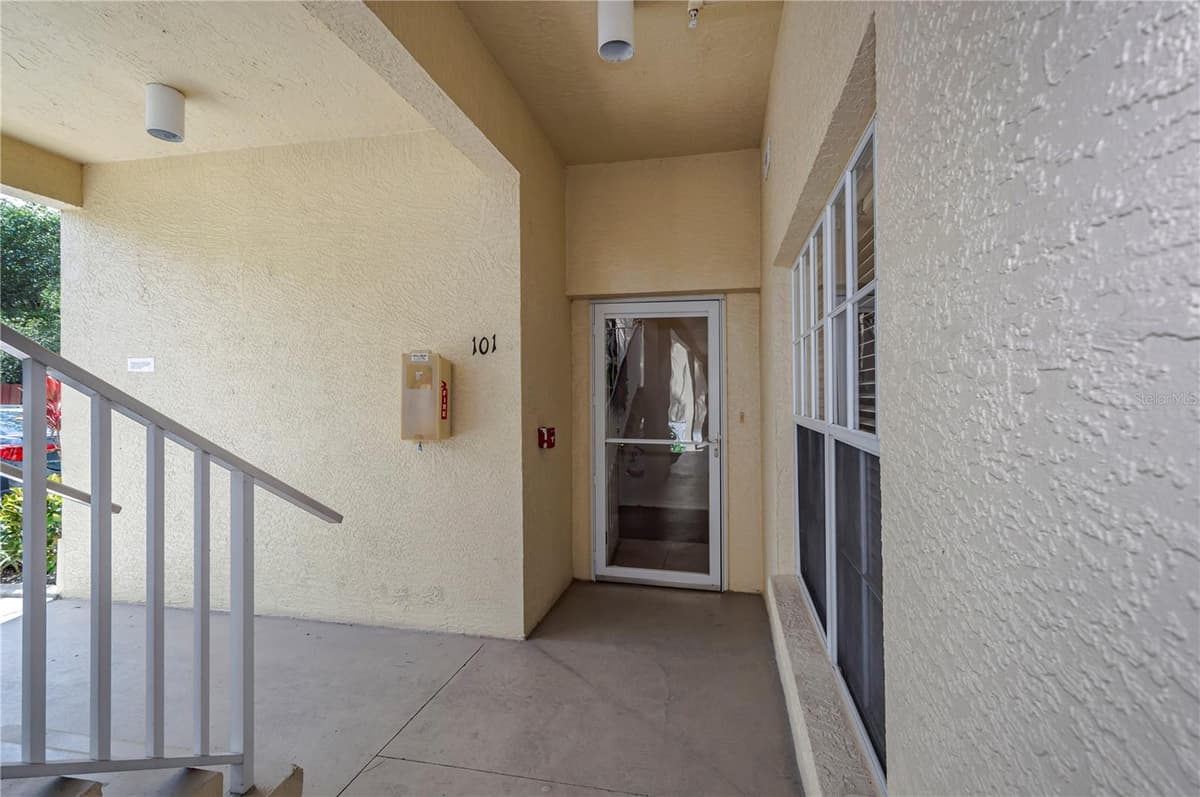19355 WATER OAK DRIVE — photo 10 of 92