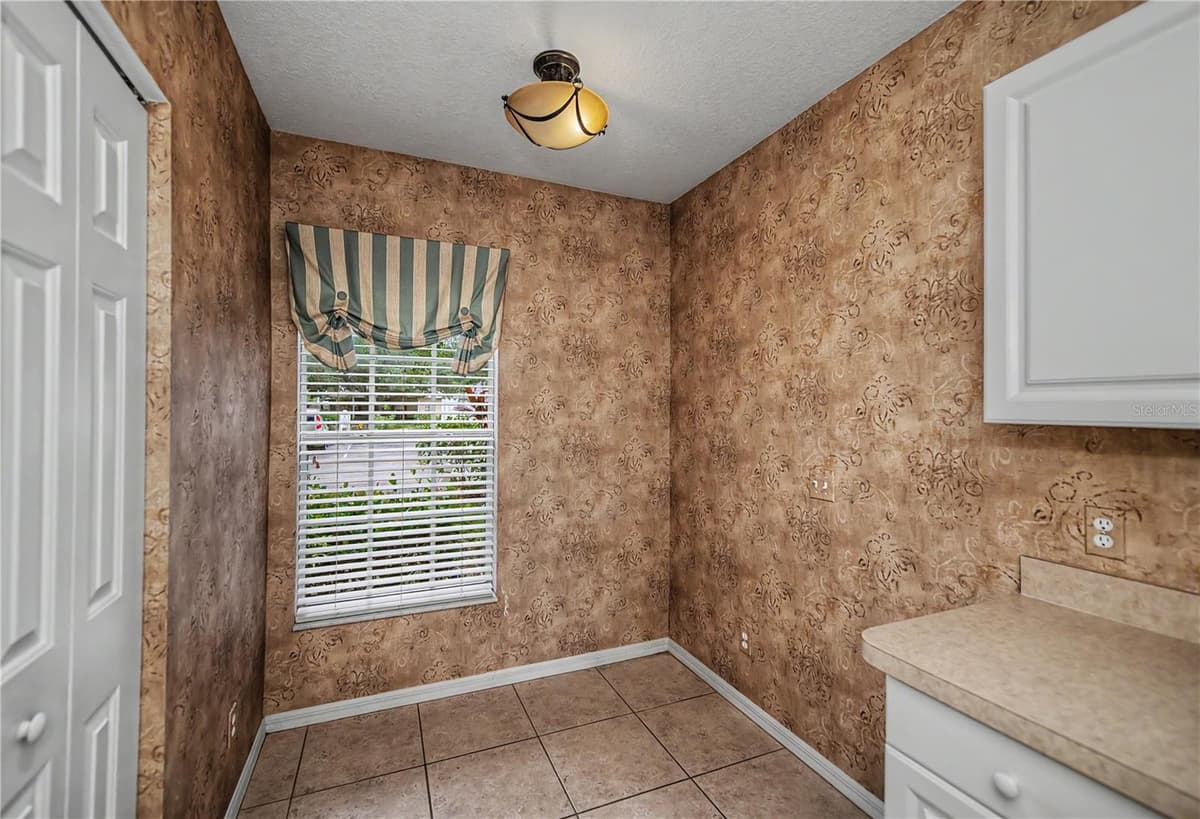 19355 WATER OAK DRIVE — photo 32 of 92