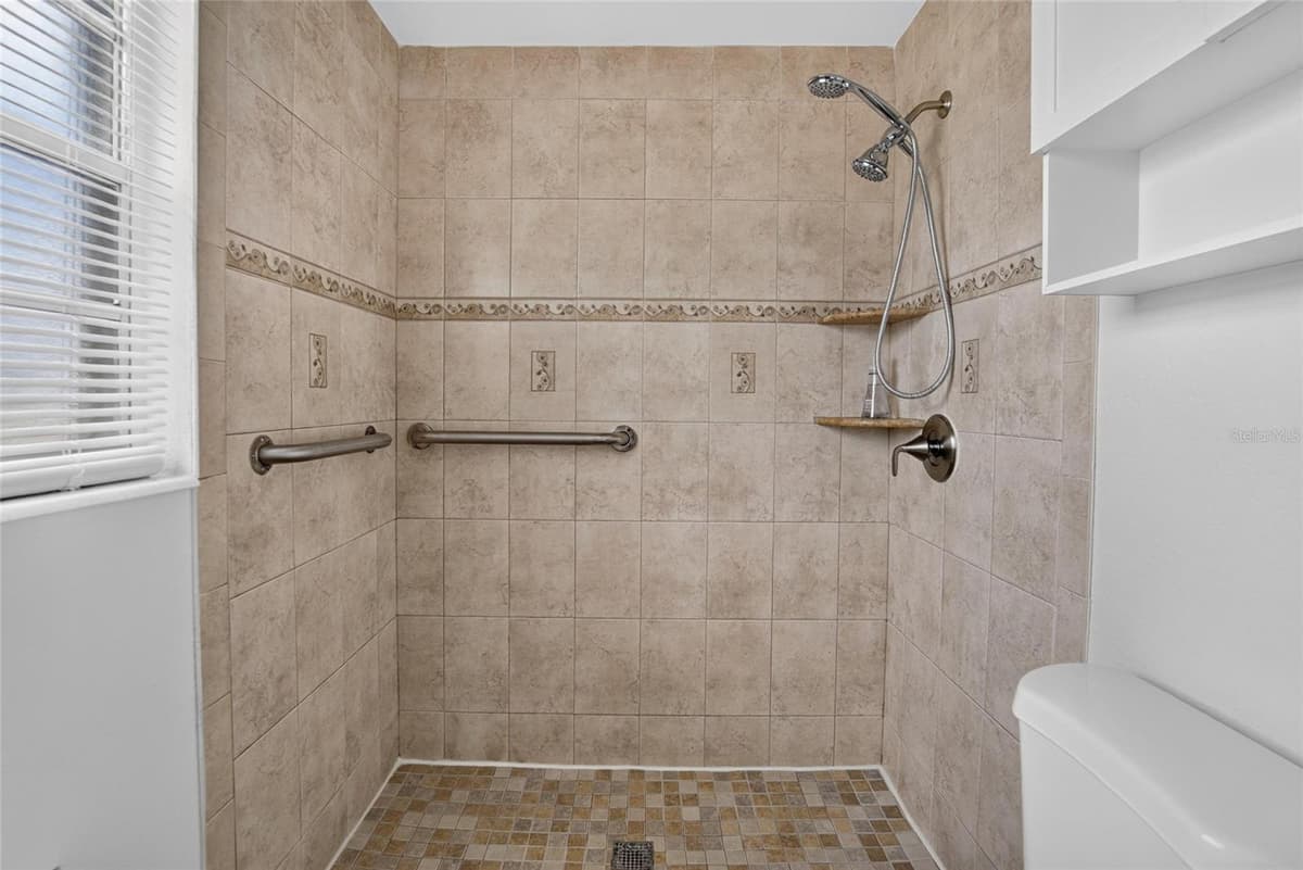 4706 87TH STREET — photo 7 of 23