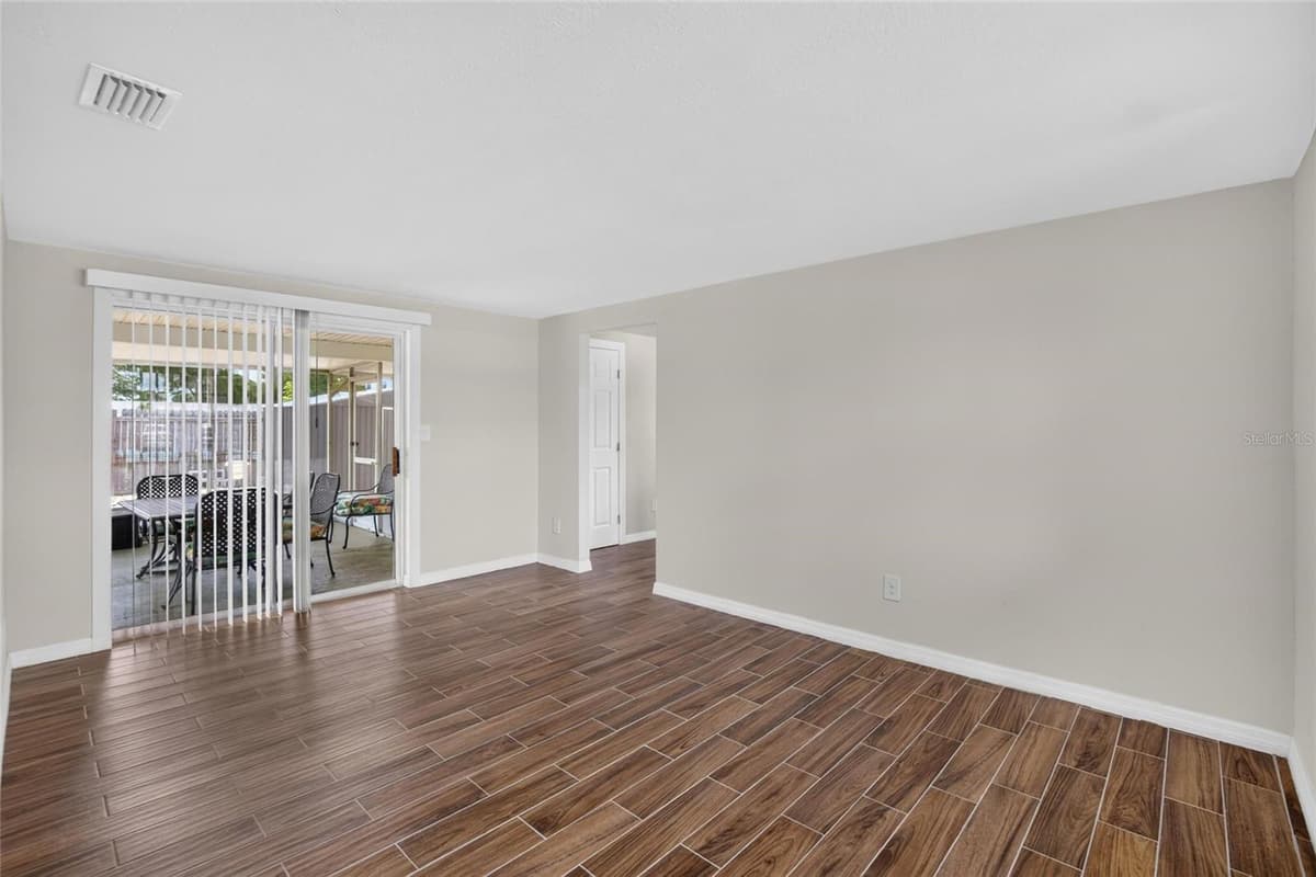 4706 87TH STREET — photo 3 of 23