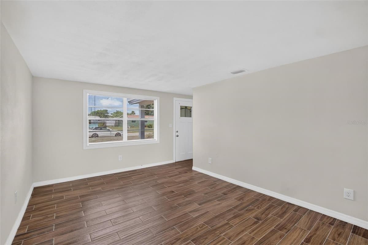 4706 87TH STREET — photo 5 of 23