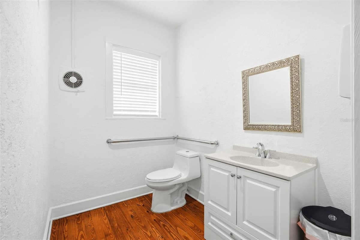 7024 CENTRAL AVENUE — photo 23 of 41