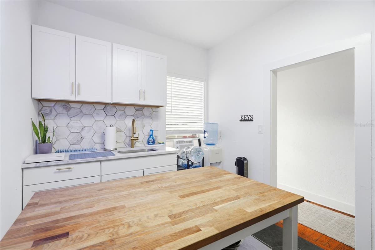 7024 CENTRAL AVENUE — photo 22 of 41