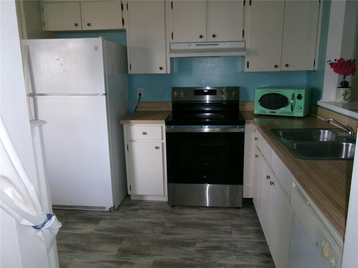 4324 MIDDLEBROOK ROAD — photo 8 of 40