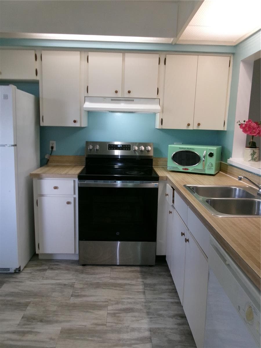 4324 MIDDLEBROOK ROAD — photo 4 of 40