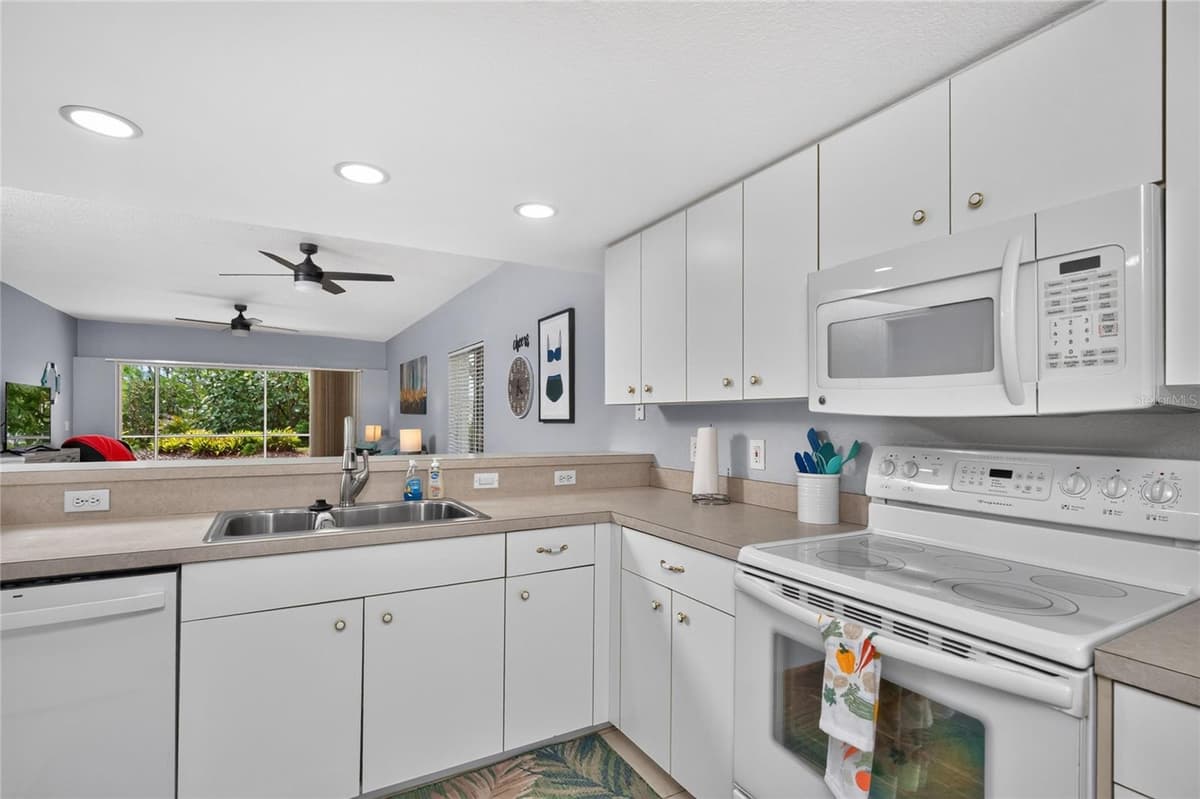 9500 FIDDLERS GREEN CIRCLE — photo 13 of 57