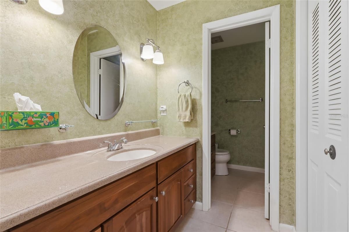 6811 TWELVE OAKS BOULEVARD — photo 22 of 26