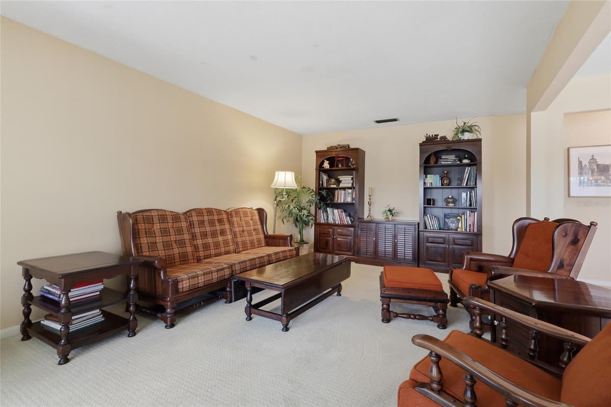 6811 TWELVE OAKS BOULEVARD — photo 11 of 26
