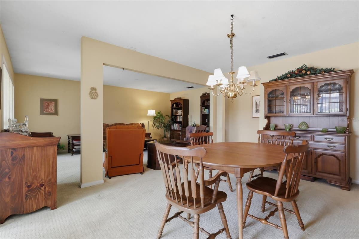 6811 TWELVE OAKS BOULEVARD — photo 12 of 26