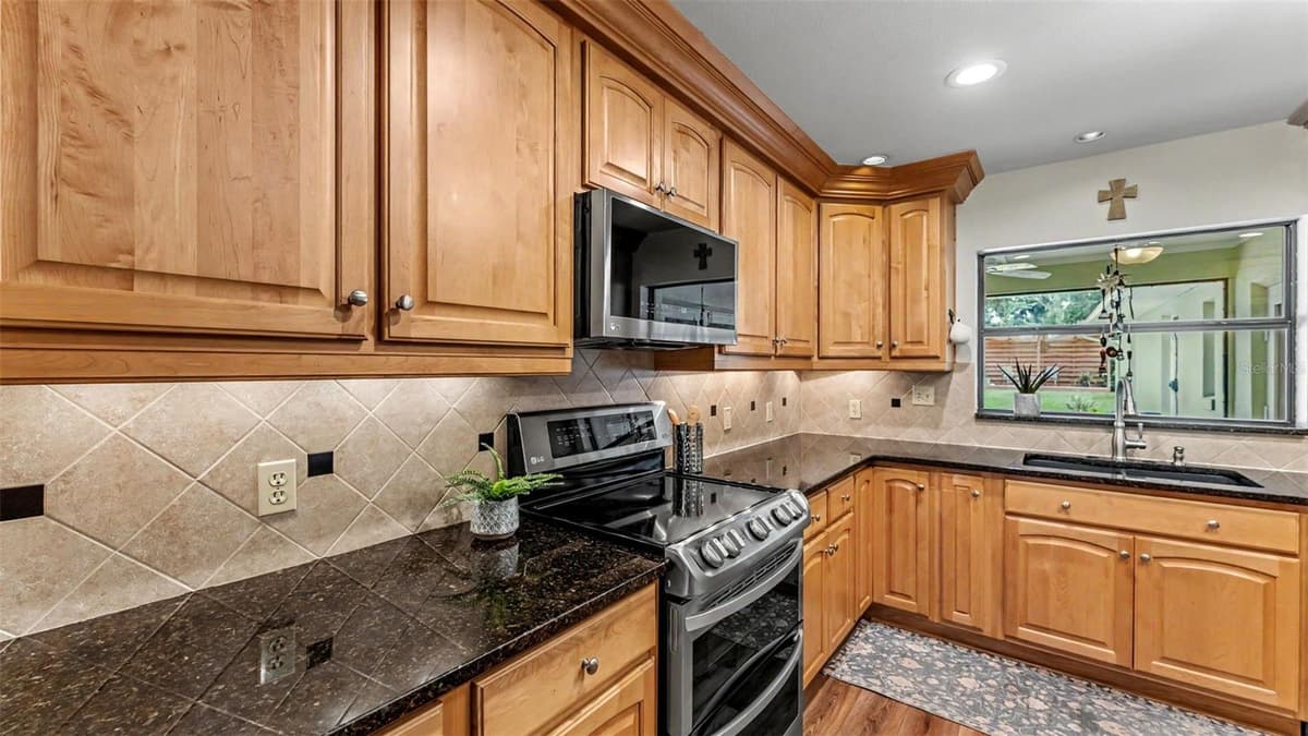 4765 HIGHLANDS PLACE CIRCLE — photo 6 of 57