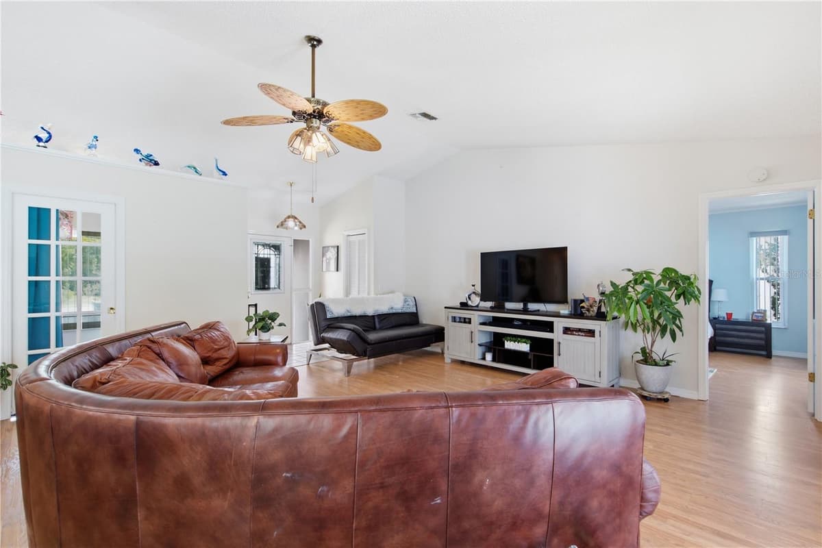 13220 LINDEN DRIVE — photo 7 of 43