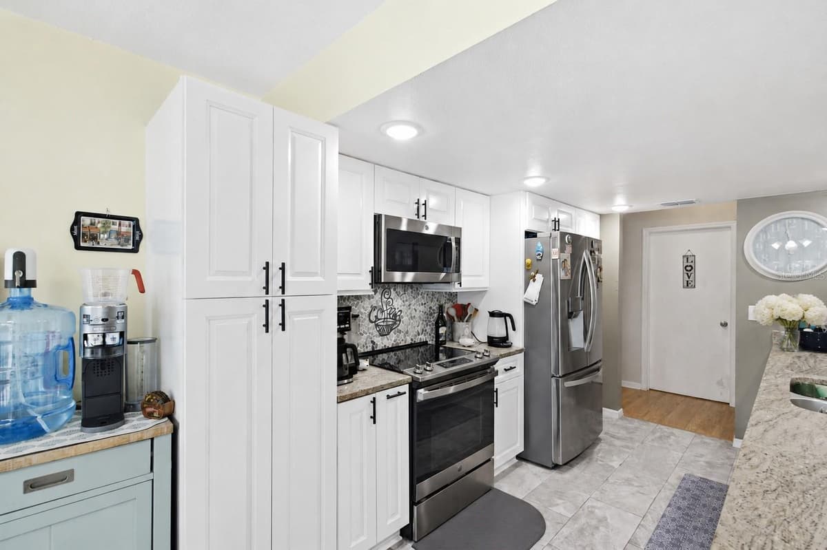 13220 LINDEN DRIVE — photo 14 of 43