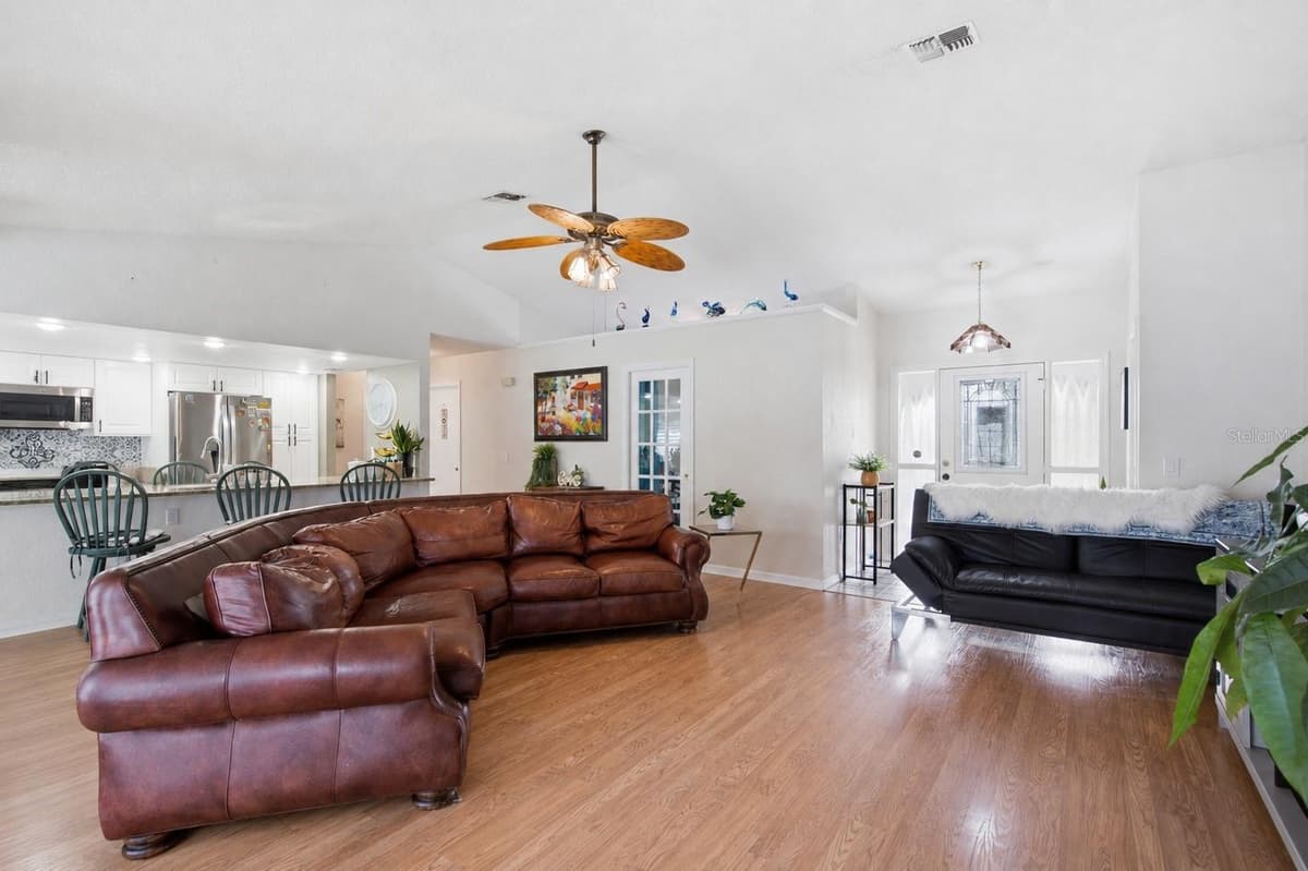 13220 LINDEN DRIVE — photo 9 of 43
