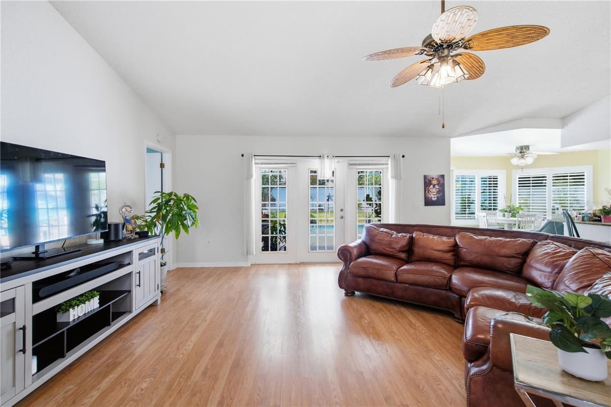 13220 LINDEN DRIVE — photo 8 of 43