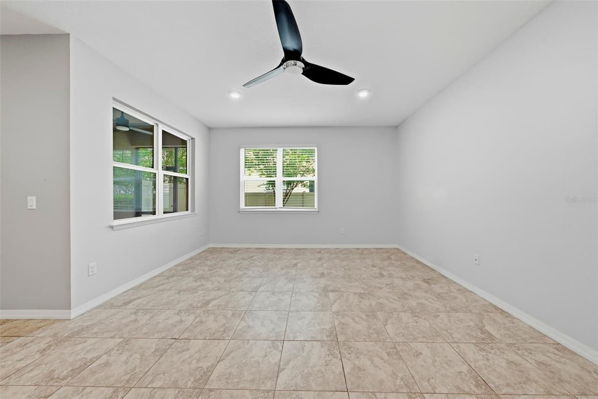 18924 ULMUS STREET — photo 16 of 55