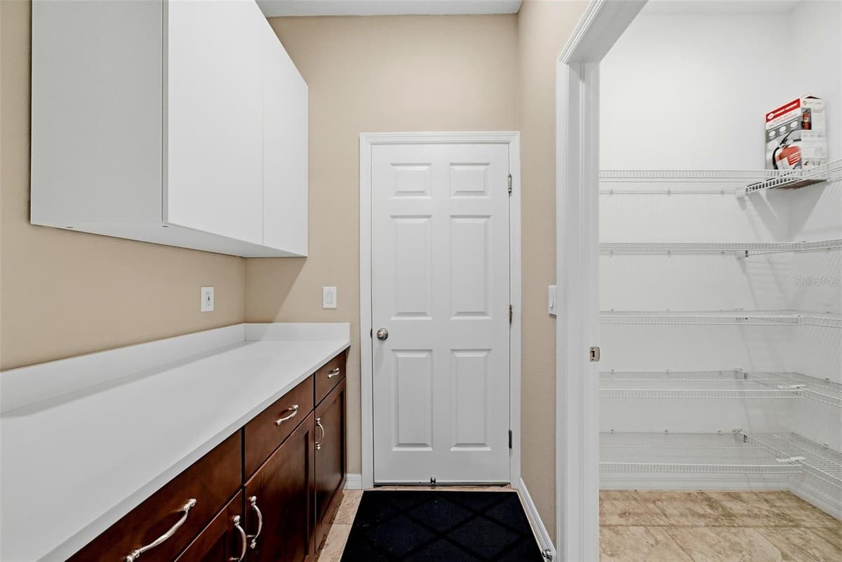 18924 ULMUS STREET — photo 12 of 55