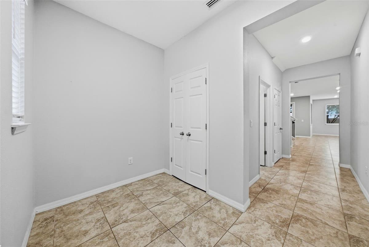 18924 ULMUS STREET — photo 6 of 55