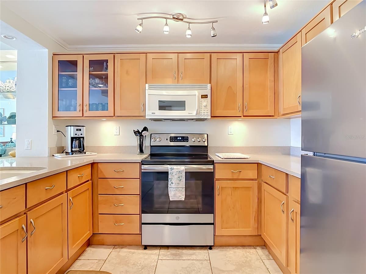 5207 ATLANTIC AVENUE — photo 9 of 60