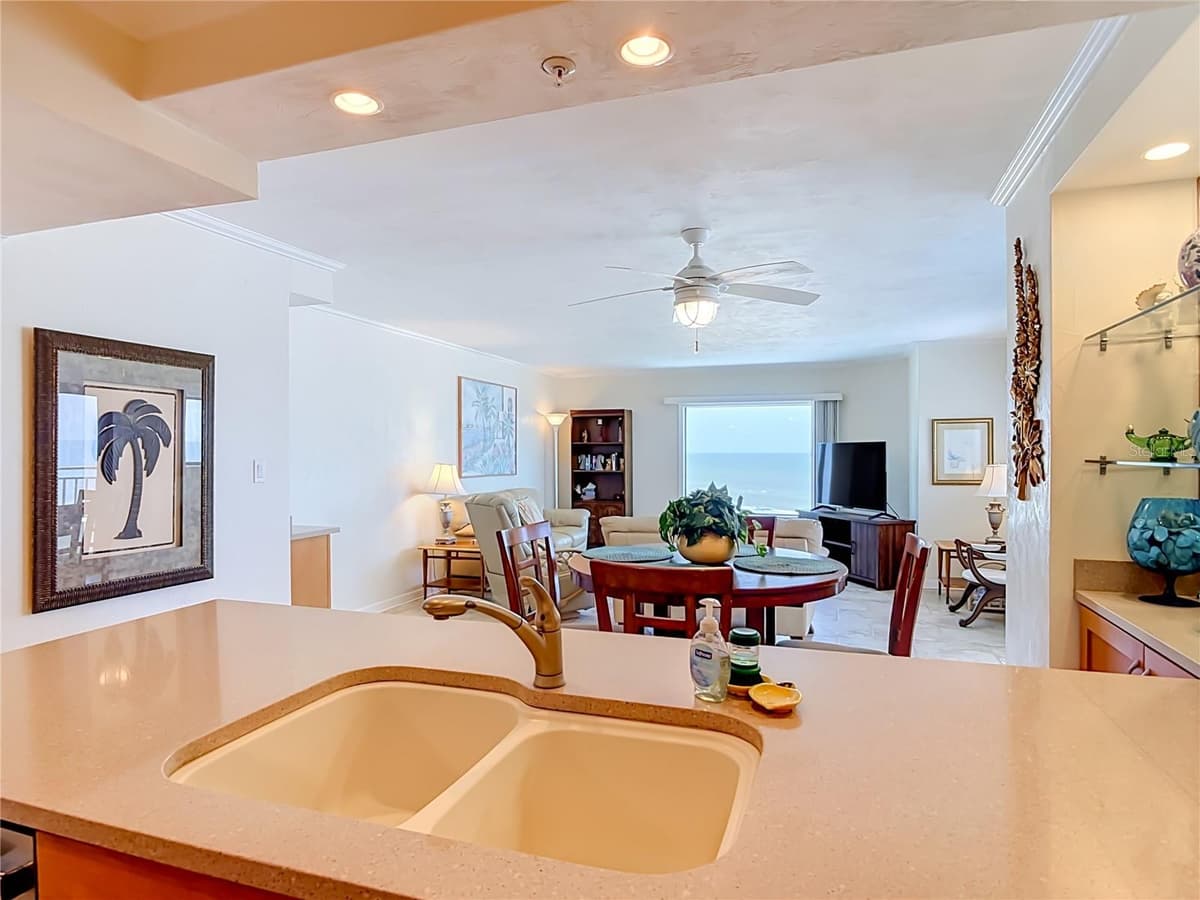 5207 ATLANTIC AVENUE — photo 13 of 60