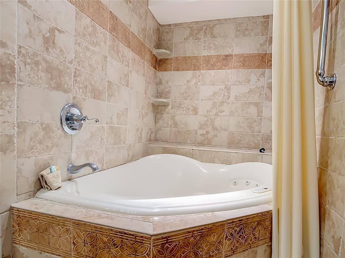 5207 ATLANTIC AVENUE — photo 35 of 60