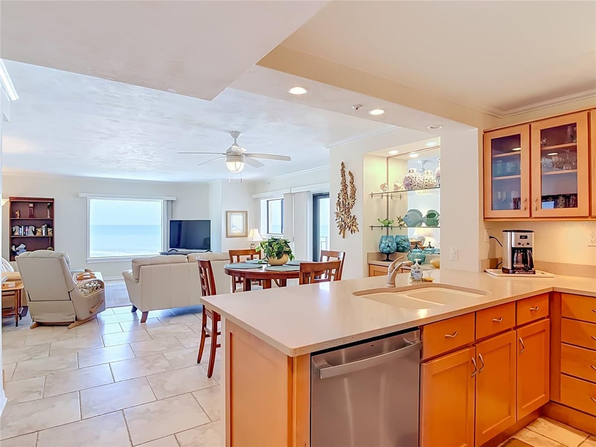 5207 ATLANTIC AVENUE — photo 11 of 60