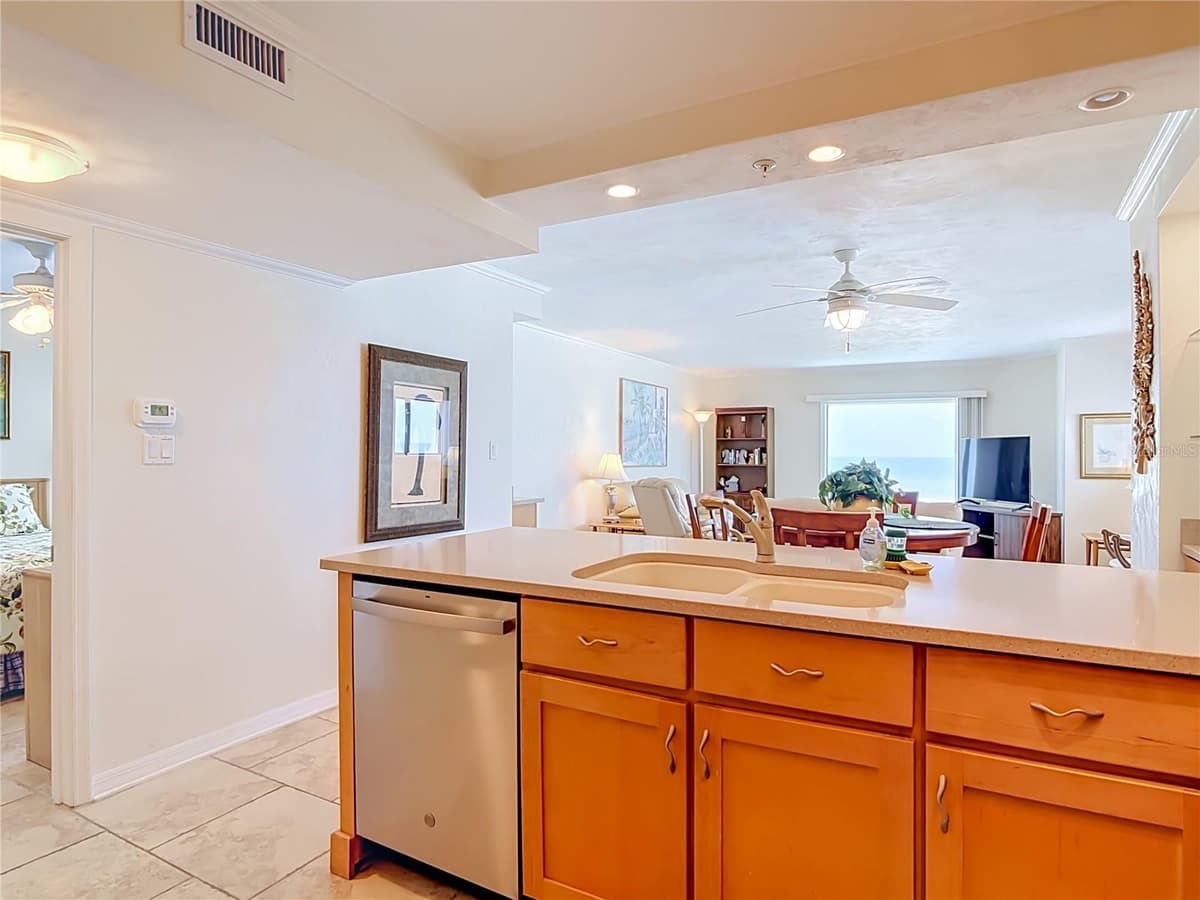 5207 ATLANTIC AVENUE — photo 12 of 60