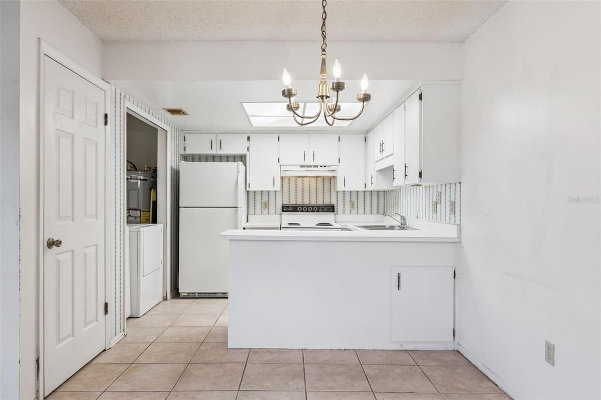 93 WINDTREE LANE — photo 10 of 31