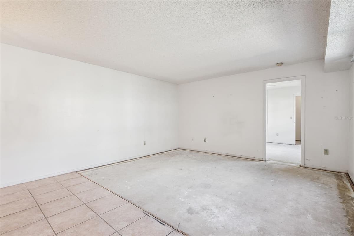 93 WINDTREE LANE — photo 6 of 31